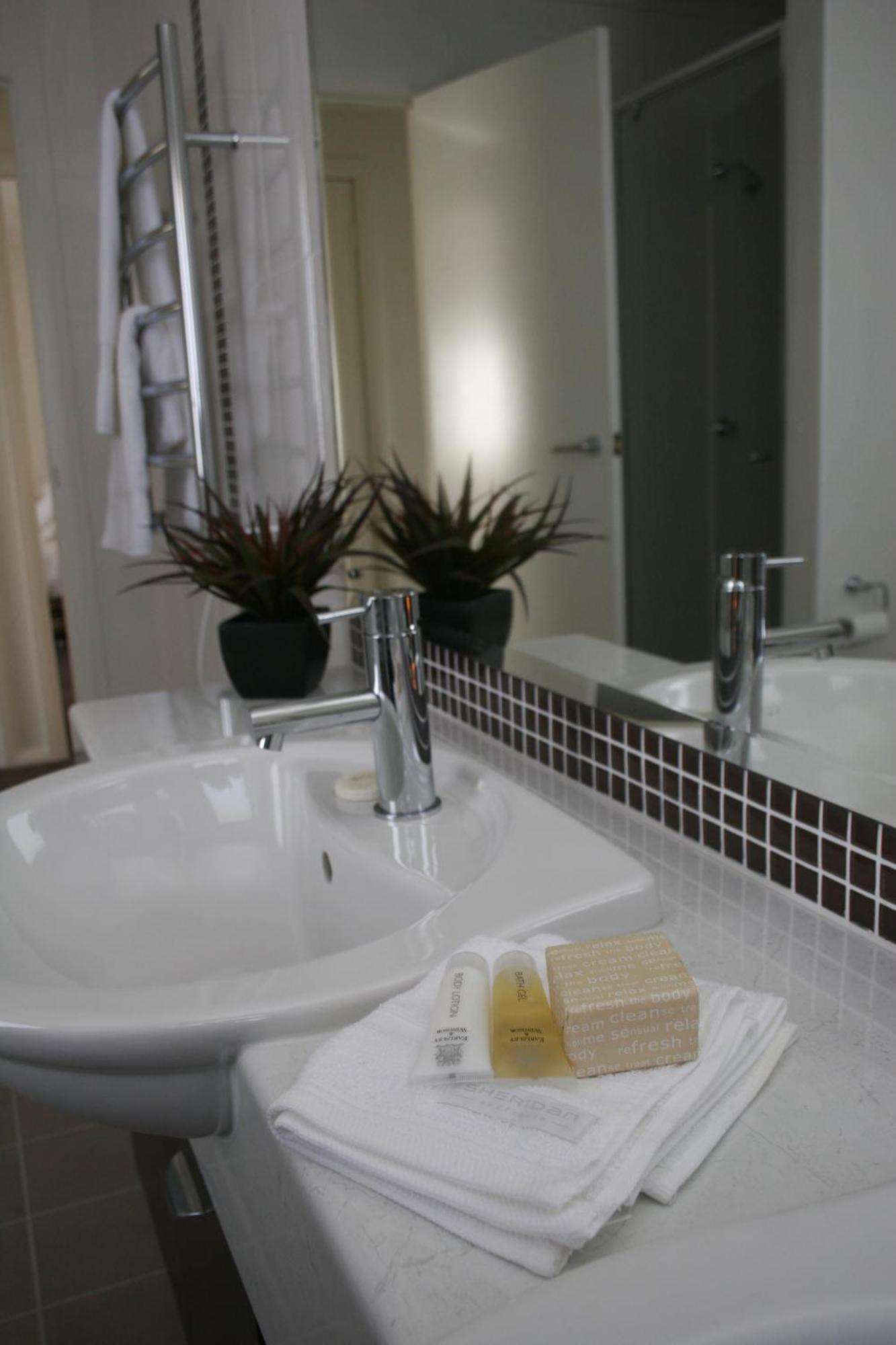 Encore Apartments Батърст Стая снимка
