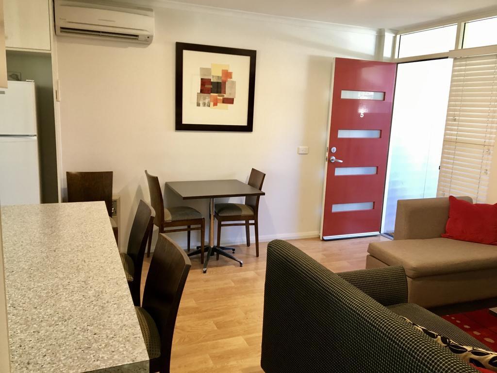 Encore Apartments Батърст Екстериор снимка